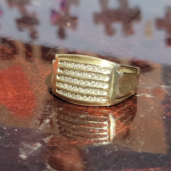 Diamond ring - Picture 1 of 3